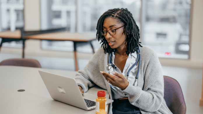 Psicólogo online fim de semana: quando buscar apoio psicológico fora do horário tradicional