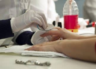 Vai costuma ir ao salão de beleza? Atenção a esse perigo que quase ninguém comenta (e pode afetar seu fígado)