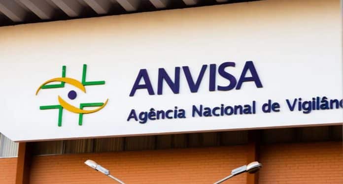 Suplemento considerado “natural” pode causar danos ao fígado e faz Anvisa emitir alerta