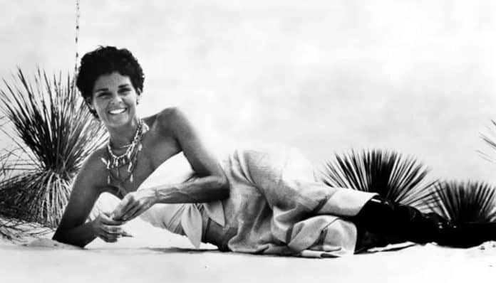 Ela foi considerada a mulher mais bonita de Hollywood Ela foi considerada a mulher mais bonita de Hollywood… Agora aos 86 anos, sua aparência atual está dando o que falar