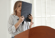 Por que eu me sinto tão afetado pelo que os outros pensam de mim? Entenda o que pode estar por trás disso Por que eu me sinto tão afetado pelo que os outros pensam de mim? Entenda o que pode estar por trás disso