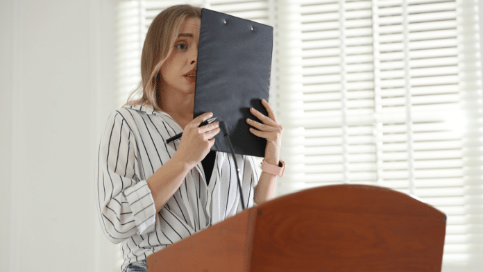 Por que eu me sinto tão afetado pelo que os outros pensam de mim? Entenda o que pode estar por trás disso