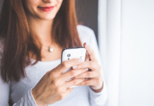Psicóloga por mensagem: como funciona o atendimento psicológico online com Josie Conti