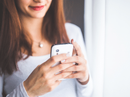 Psicóloga por mensagem: como funciona o atendimento psicológico online com Josie Conti