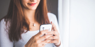 Psicóloga por mensagem: como funciona o atendimento psicológico online com Josie Conti