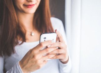 Psicóloga por mensagem: como funciona o atendimento psicológico online com Josie Conti