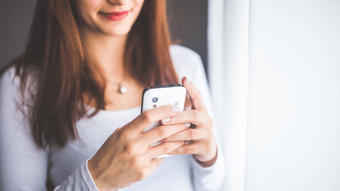 Psicóloga por mensagem: como funciona o atendimento psicológico online com Josie Conti