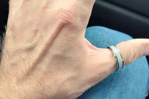 contioutra.com - Anel no polegar n&atilde;o &eacute; s&oacute; estilo: o que ele diz sobre voc&ecirc; pode mudar sua forma de enxergar isso
