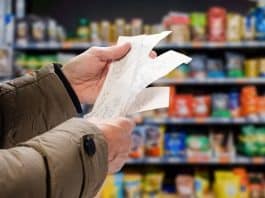 Recusar o recibo no supermercado pode sair caro: o detalhe que muita gente só percebe tarde demais nunca saia do supermercado sem o recibo