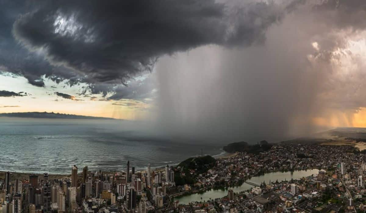 contioutra.com - Frente fria e ciclone: veja os 10 estados em rota de tempestades nesta 1&ordf; semana do outono