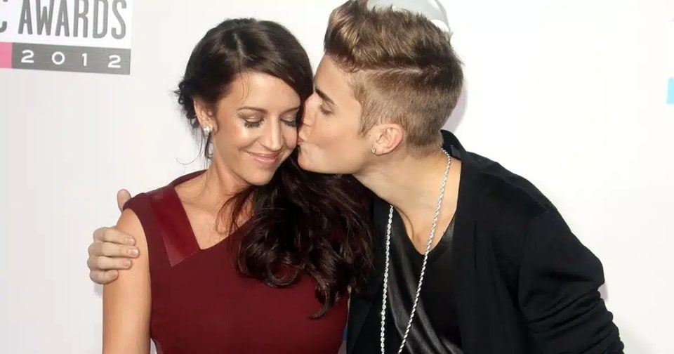 contioutra.com - Disseram que ela n&atilde;o conseguiria criar o filho aos 17&hellip; d&eacute;cadas depois, o mundo inteiro sabe quem ele &eacute;