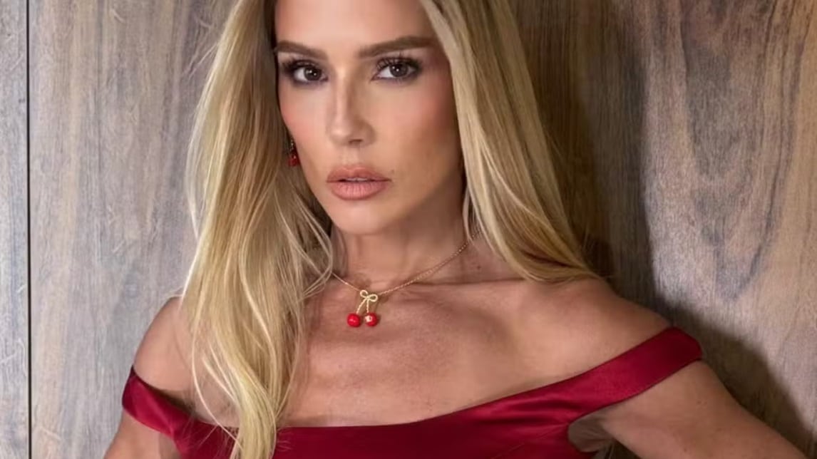 contioutra.com - A foto que te fez se sentir feia tem 3 horas de Photoshop; veja a original e compare