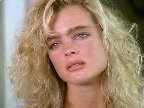 contioutra.com - A mulher que parou o mundo em S.O.S Malibu ressurgiu e voc&ecirc; jamais a reconheceria na rua hoje. Confira!