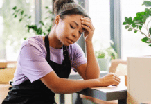 Intercambistas exaustos: o custo psicológico de trabalhar demais no exterior