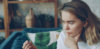 Você pode estar acumulando microtraumas sem perceber — entenda os sinais, segundo a psicóloga Josie Conti
