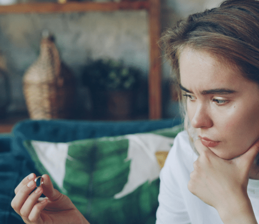 Você pode estar acumulando microtraumas sem perceber — entenda os sinais, segundo a psicóloga Josie Conti