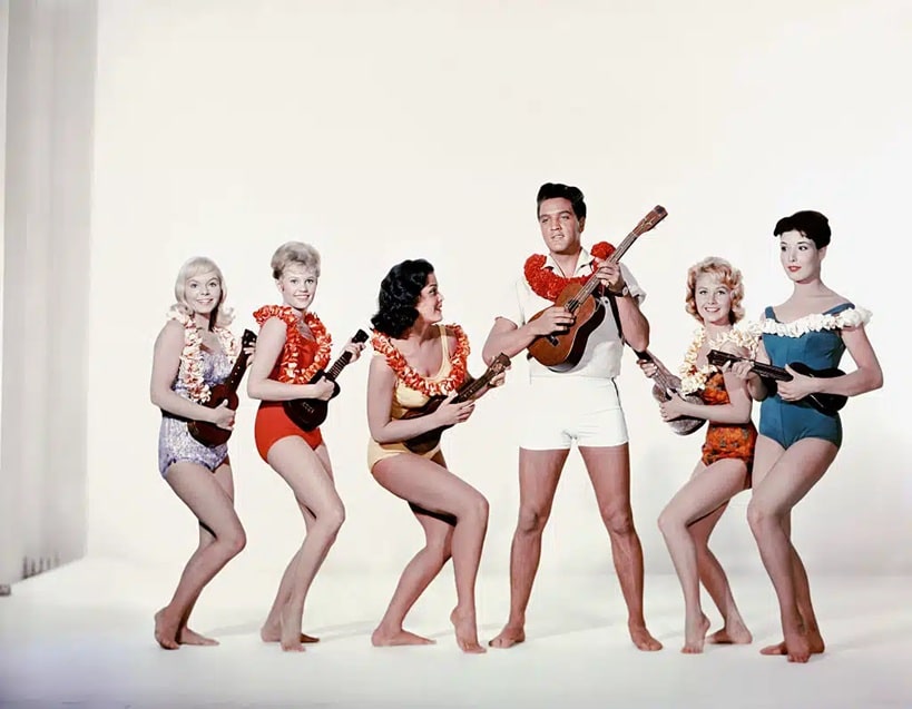 contioutra.com - Esta imagem de Elvis &eacute; 100% aut&ecirc;ntica e n&atilde;o foi editada. Chegue mais perto e veja o que ela guarda h&aacute; anos e ainda surpreende!
