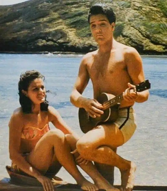 contioutra.com - Esta imagem de Elvis &eacute; 100% aut&ecirc;ntica e n&atilde;o foi editada. Chegue mais perto e veja o que ela guarda h&aacute; anos e ainda surpreende!