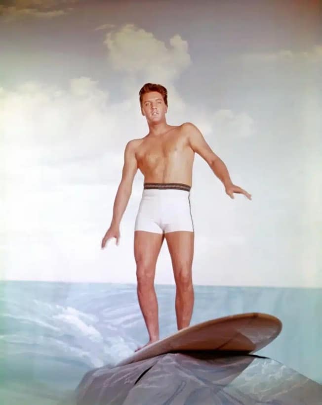 contioutra.com - Esta imagem de Elvis &eacute; 100% aut&ecirc;ntica e n&atilde;o foi editada. Chegue mais perto e veja o que ela guarda h&aacute; anos e ainda surpreende!