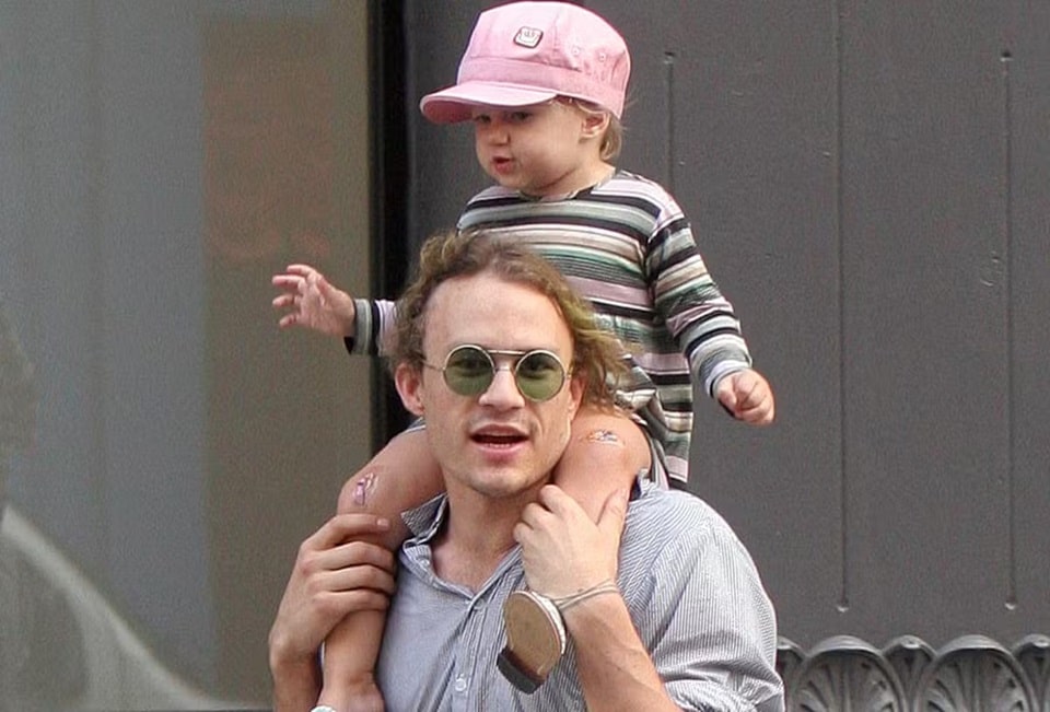 contioutra.com - Filha de Heath Ledger exclu&iacute;da do testamento: voc&ecirc; n&atilde;o vai acreditar no que Johnny Depp e outros atores fizeram