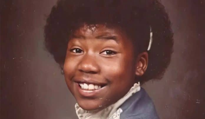 whoopi goldberg c Ela foi garçonete, pedreira e até maquiadora funerária – hoje é considerada uma das maiores artistas vivas!
