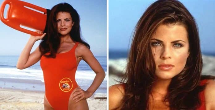 A estrela de Baywatch que desapareceu da TV e hoje quase não é reconhecida nas ruas