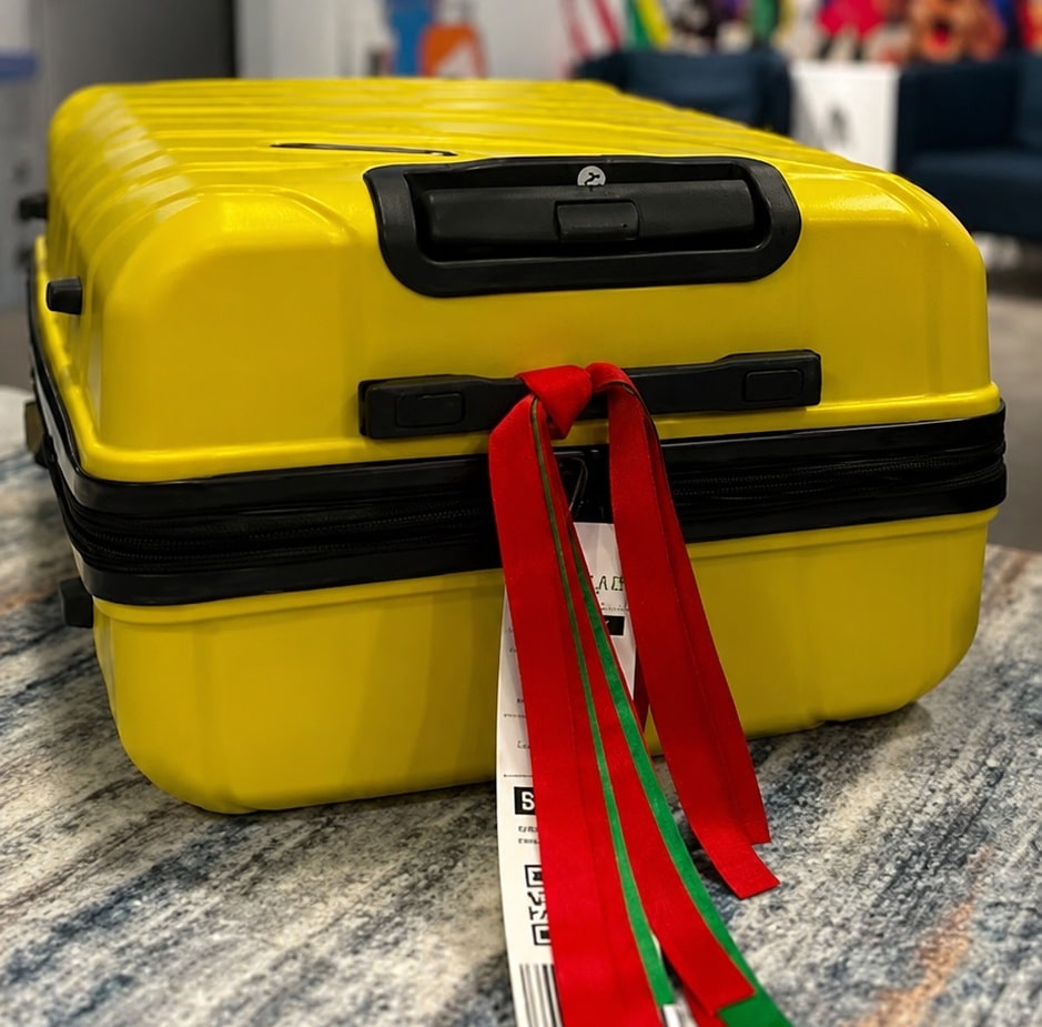 contioutra.com - Fiscal de aeroporto explica por que NUNCA se deve amarrar uma fita &agrave; sua bagagem