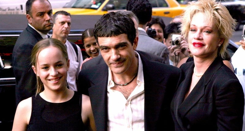 contioutra.com - Ela cresceu com um le&atilde;o dentro de casa e virou estrela de Hollywood: veja como est&aacute; hoje