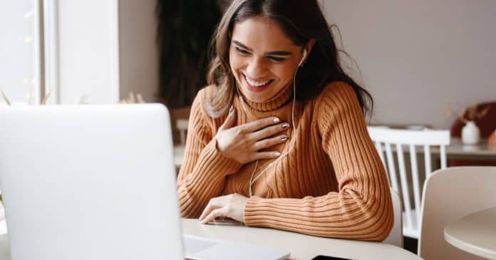 Terapia por IA: quando a verdadeira terapia online acontece com um psicólogo em tempo real