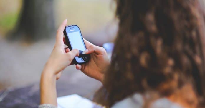Terapia psicológica por mensagem: como funciona e como encontrar um profissional