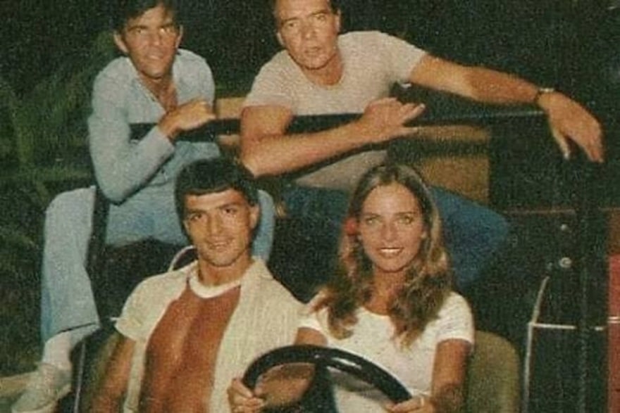contioutra.com - Em 1978, eles fizeram sucesso absoluto na TV e posaram para esta foto sem imaginar o que viria depois