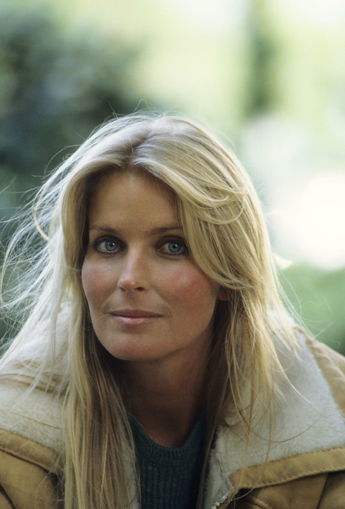 contioutra.com - Quem reconhece esses olhos? A antiga musa de Hollywood est&aacute; com 67 anos e surpreende hoje