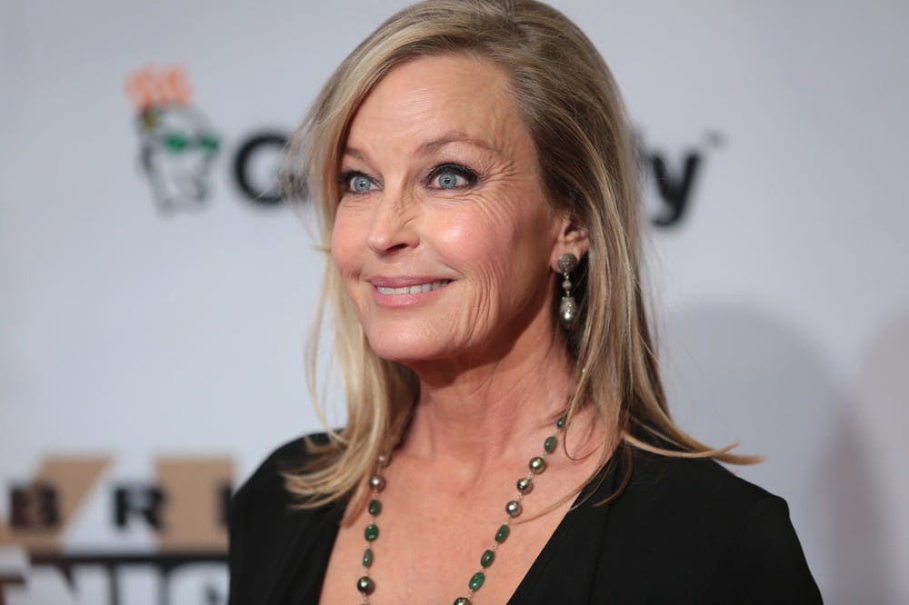 contioutra.com - Quem reconhece esses olhos? A antiga musa de Hollywood est&aacute; com 67 anos e surpreende hoje
