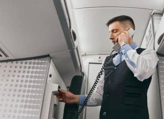 Você costuma viajar de camiseta? Comissário de bordo explica por que vale repensar esse hábito