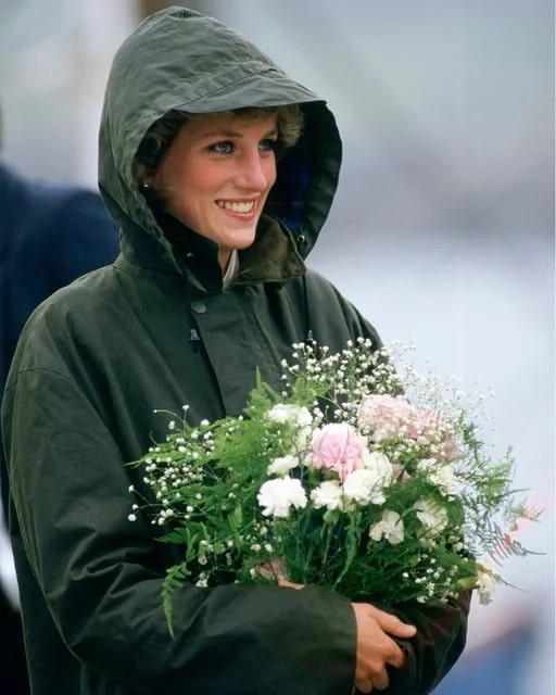 contioutra.com - O fot&oacute;grafo s&oacute; percebeu o que havia registrado depois de revelar o negativo da foto de Diana
