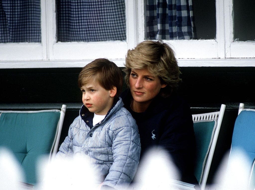 Diana posou com David Bowie, mas havia alguém fora da foto que mudava completamente a história contioutra.com - Diana posou com David Bowie, mas havia alguém fora da foto que mudava completamente a história