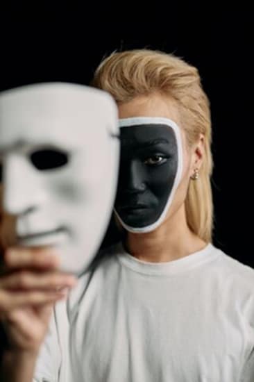 contioutra.com - Narcisistas usam estas frases para virar a discuss&atilde;o contra voc&ecirc; &mdash; aprenda a reconhecer o padr&atilde;o