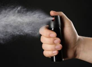 Nova lei permite spray de pimenta para mulheres, mas há detalhes que muita gente ainda desconhece