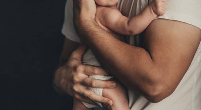 Mãe viraliza após o nascimento de seu bebê – e grande polêmica envolvendo o pai…