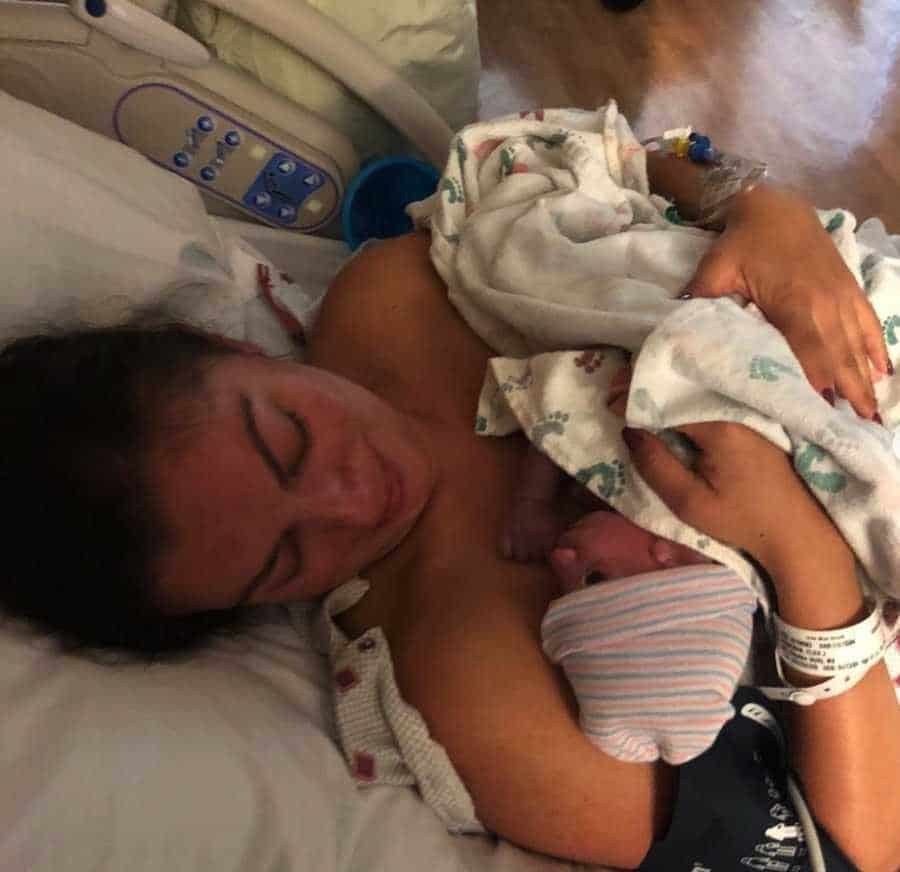 contioutra.com - Ap&oacute;s o parto, o sil&ecirc;ncio na sala fez esta m&atilde;e perceber que algo estava diferente com a filha
