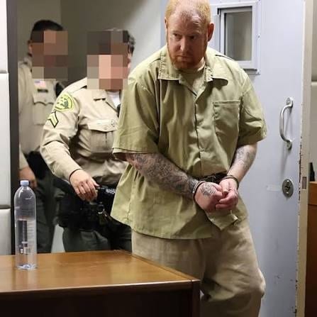 contioutra.com - Um dia ele foi o queridinho de Hollywood, agora, aos 41 anos, est&aacute; irreconhec&iacute;vel, com chifres de diabo tatuados na testa