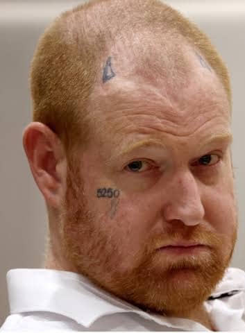 contioutra.com - Um dia ele foi o queridinho de Hollywood, agora, aos 41 anos, est&aacute; irreconhec&iacute;vel, com chifres de diabo tatuados na testa