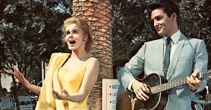 Elvis parece impecável em Viva Las Vegas, até esses erros de gravação começarem a aparecer