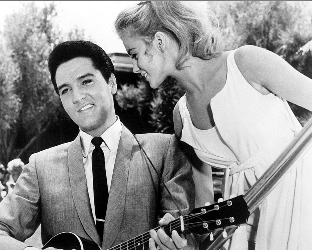 contioutra.com - Elvis parece impec&aacute;vel em Viva Las Vegas, at&eacute; esses erros de grava&ccedil;&atilde;o come&ccedil;arem a aparecer