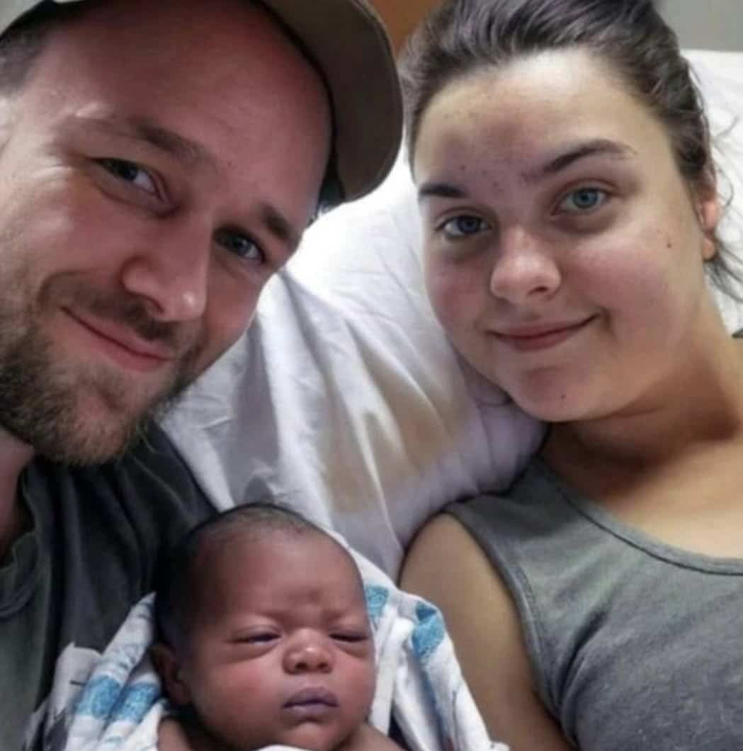 contioutra.com - M&atilde;e viraliza ap&oacute;s o nascimento de seu beb&ecirc; - e grande pol&ecirc;mica envolvendo o pai...