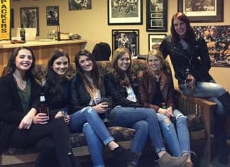 Esta foto de 6 garotas com apenas 5 pares de pernas está deixando todo mundo intrigado