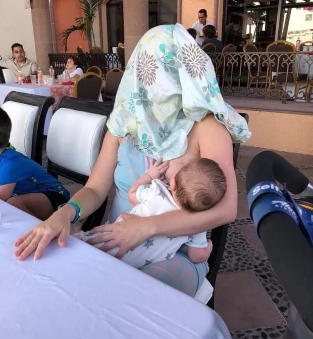 contioutra.com - Pedem que m&atilde;e se cubra ao amamentar, mas a forma como ela reage muda toda a cena