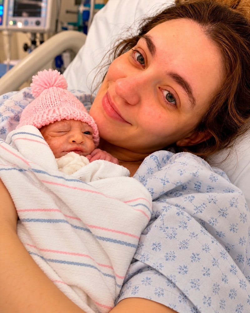 contioutra.com - Mesmo sabendo que a filha n&atilde;o sobreviveria, Emma levou a gravidez adiante: Hope viveu apenas 74 minutos mas salvou a vida de dezenas de beb&ecirc;s