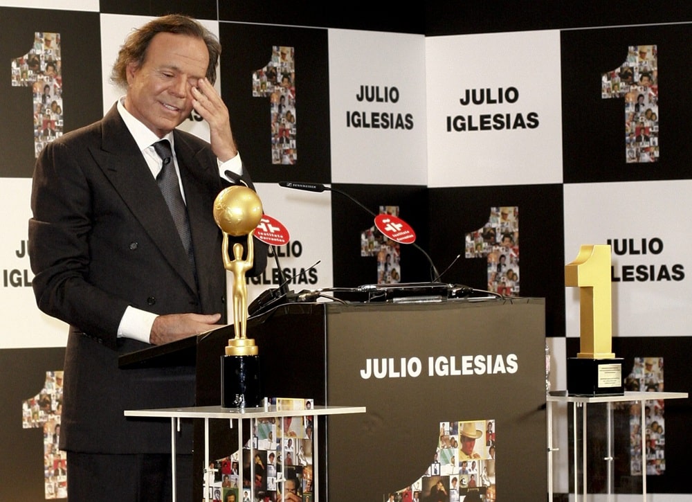 contioutra.com - O goleiro que deixou o Real Madrid ap&oacute;s um acidente para se tornar um dos cantores mais famosos da hist&oacute;ria