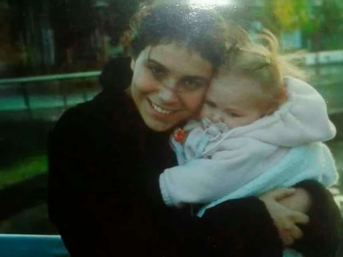 contioutra.com - Gr&aacute;vida aos 14 anos, foi expulsa da escola e humilhada: &lsquo;Voc&ecirc; procurou por isso&rsquo;. Aos 40, ajuda outras mulheres